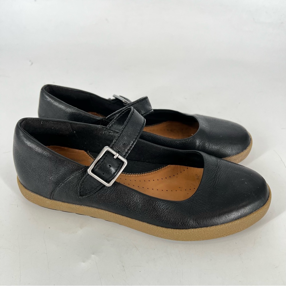 Clarks Black Leather Mary Jane Flats with Tan Crepe Sole